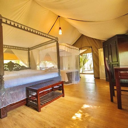 מלון Narok Lorian Safari Camp Limited מראה חיצוני תמונה