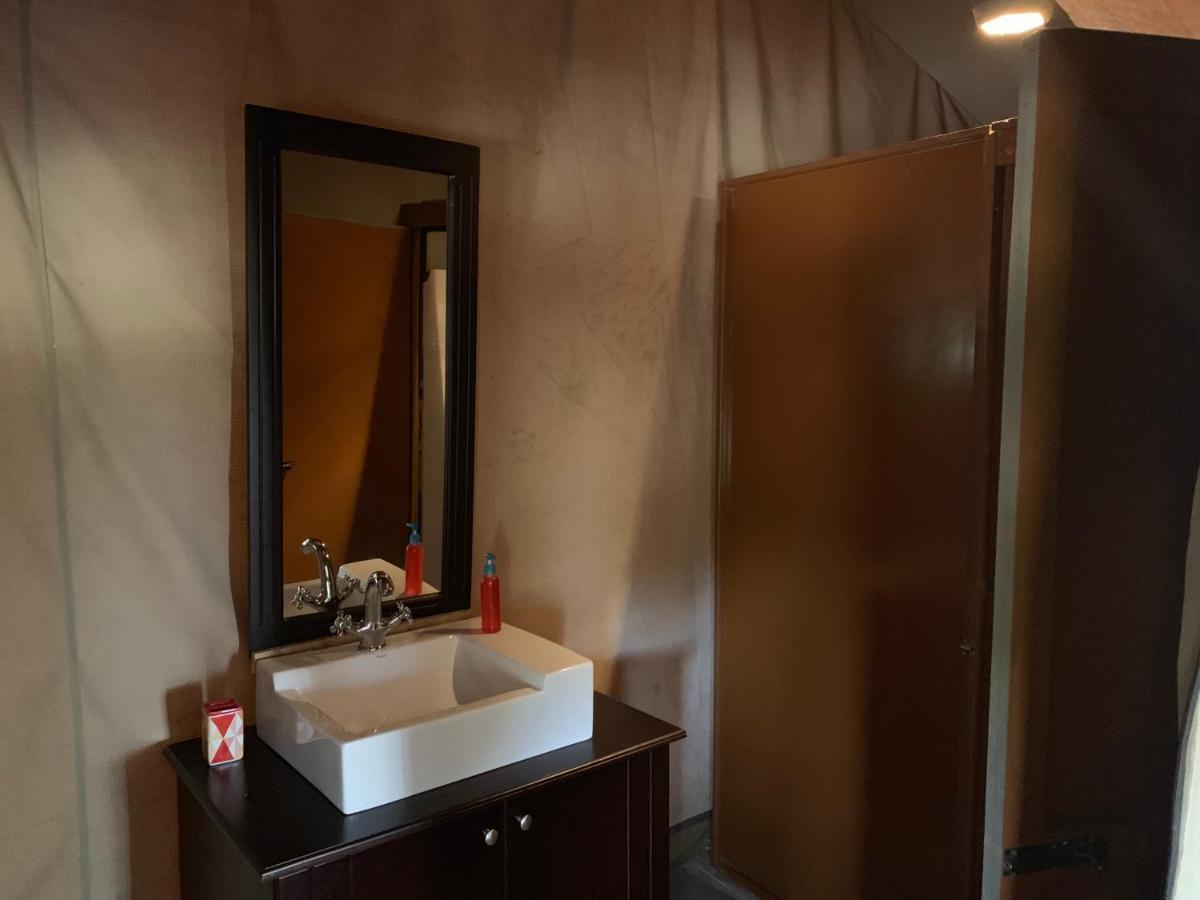 מלון Narok Lorian Safari Camp Limited מראה חיצוני תמונה